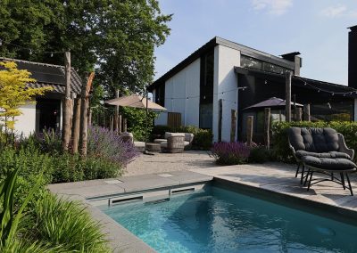Tuin met zwembad